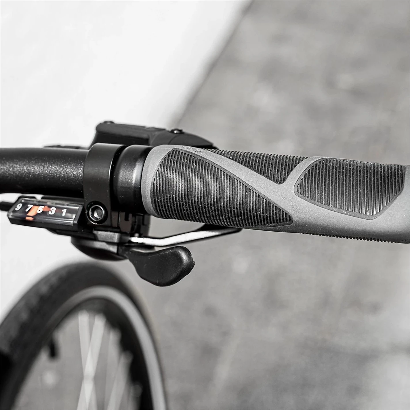 Trek FX 2 Disc Equipped Stagger Hybrid Bike - Image 6