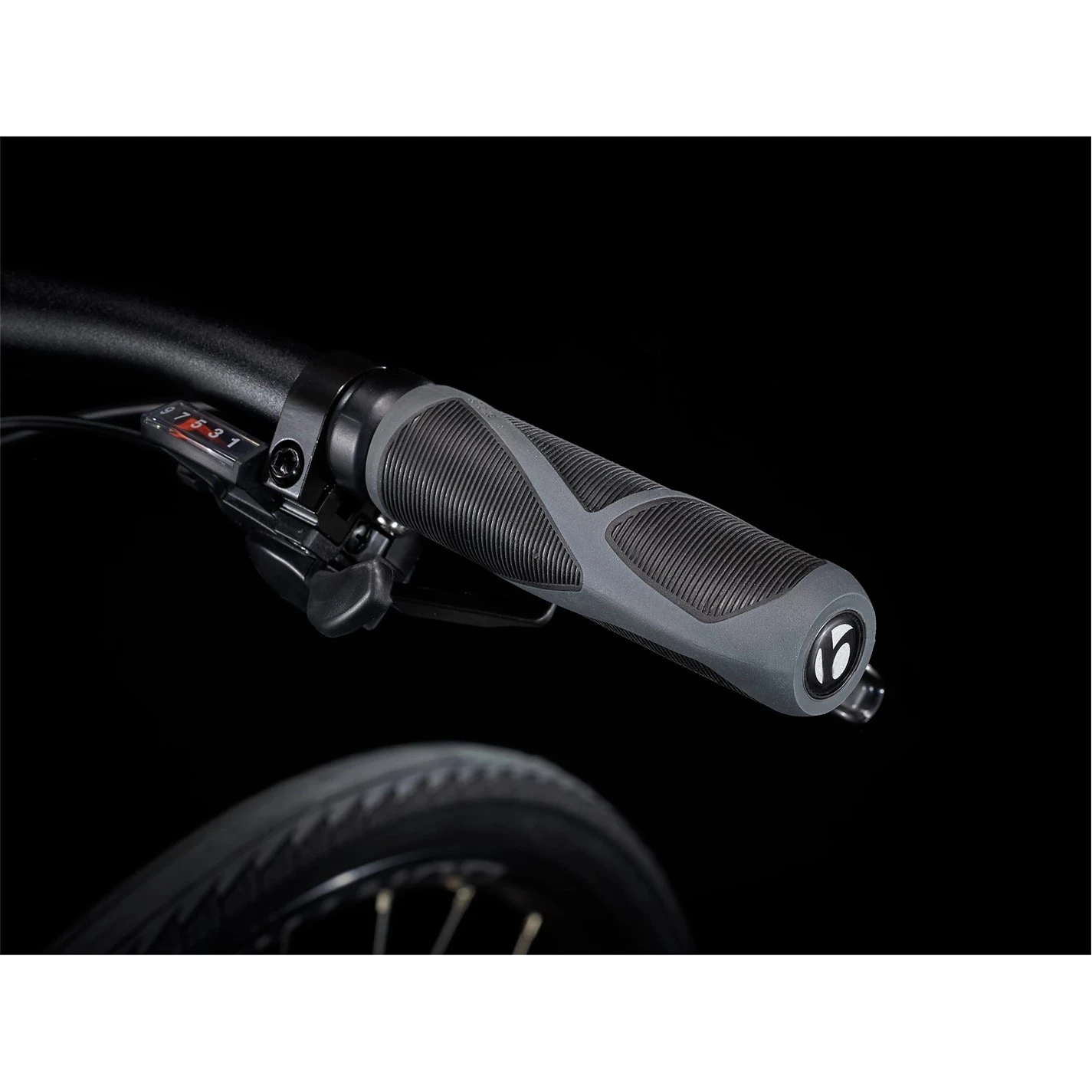 Trek FX 2 Disc Hybrid Bike - Image 4