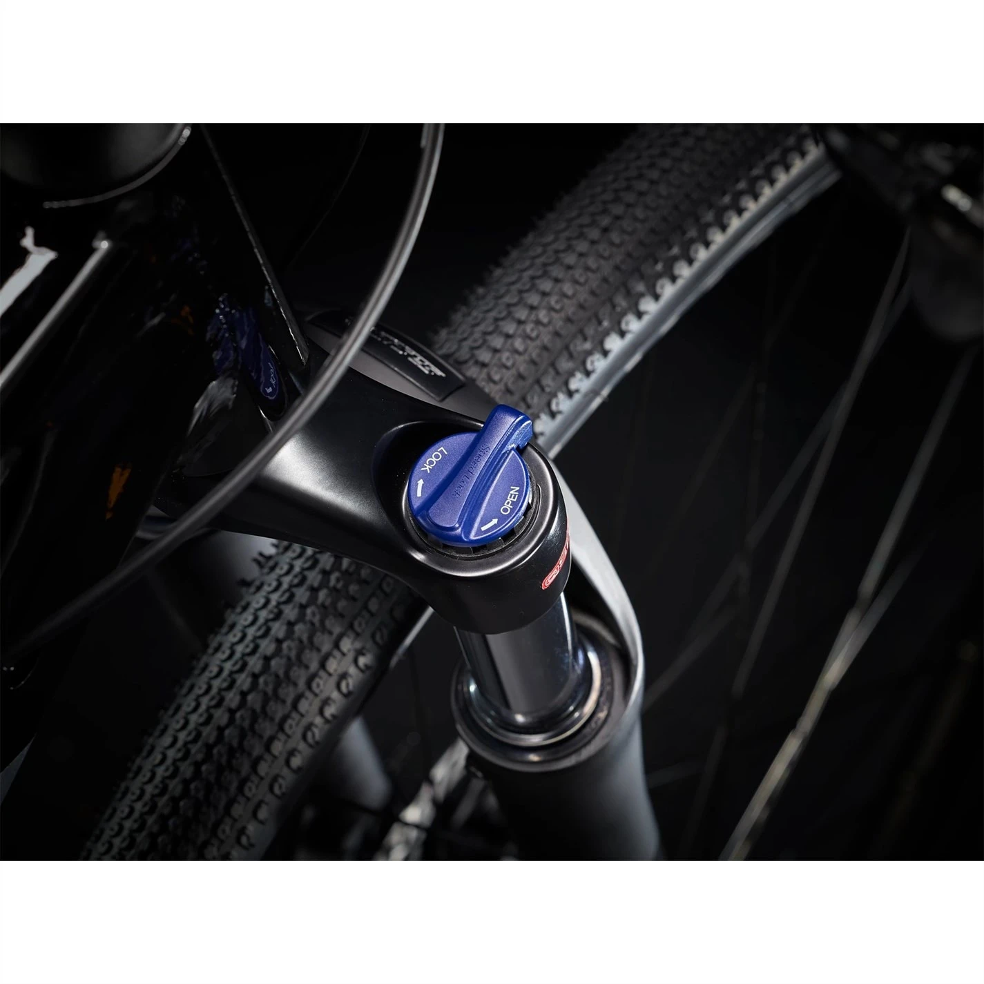 Trek Dual Sport 2 Hybrid Bike - Image 9